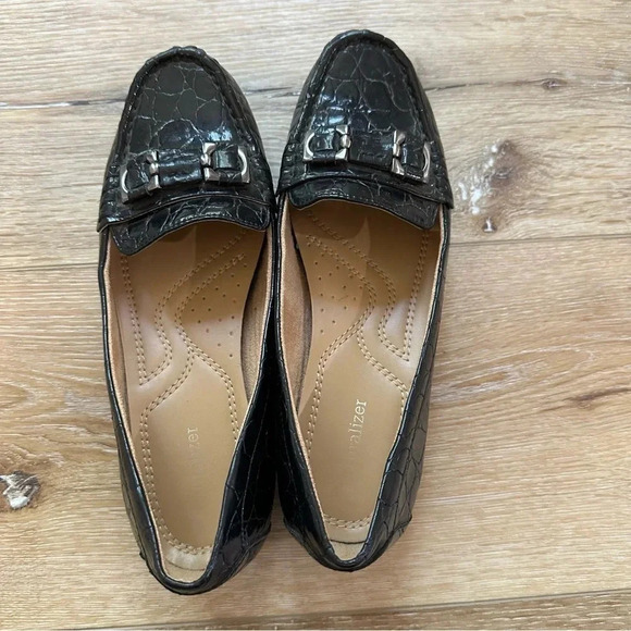 Naturalizer Northall Women's Black Loafer with Silver Buckle Size 7 1/2 GUC - Picture 3 of 12